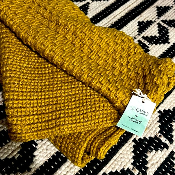 Carve Designs infinity scarf - Picture 3 of 4